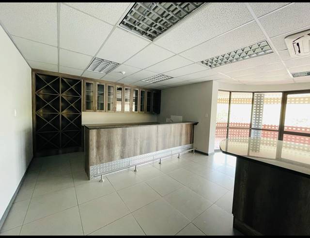 3,150M² OFFICE TO LET IN VORNA VALLEY